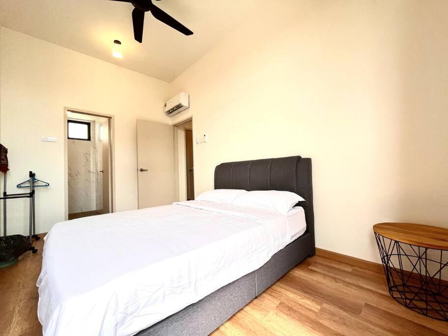 Ins Suite @ The Quartz Residence-Infinity Pool Malacca Exterior photo